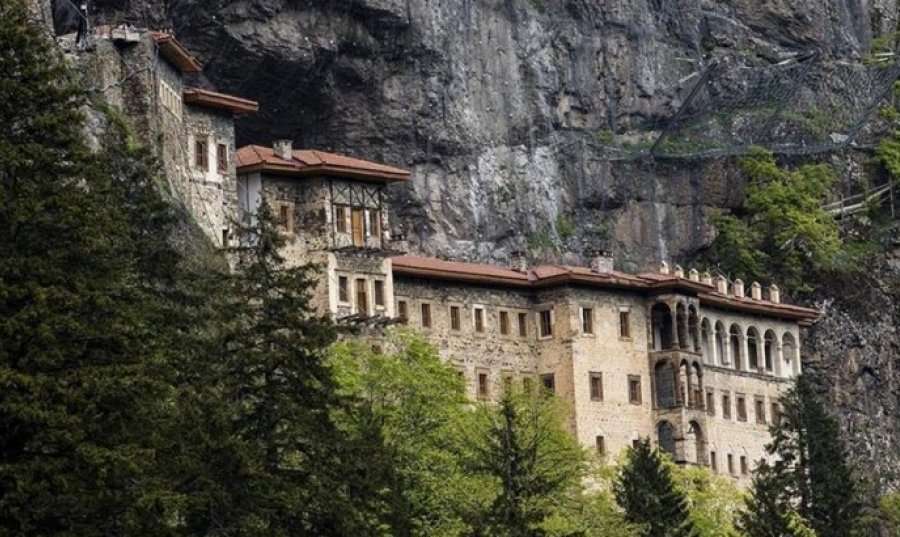 МОНАСТЫРЬ СУМЕЛА В ТУРЦИИ С НАЧАЛА МАЯ ПОСЕТИЛИ БОЛЕЕ 26 ТЫС. ТУРИСТОВ