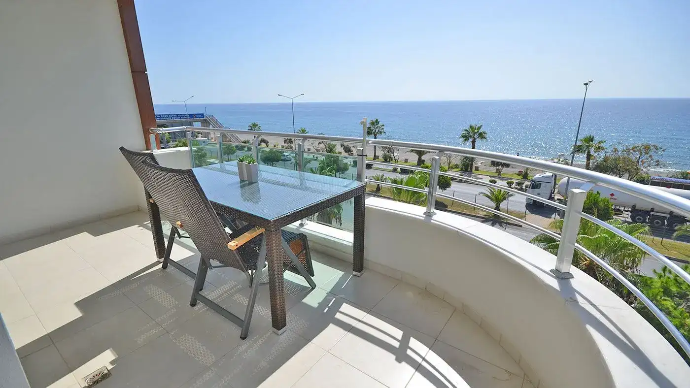 FULLY FURNISHED APARTMENT - FRONT BEACH LINE - FULL FACILITY COMPLEX  