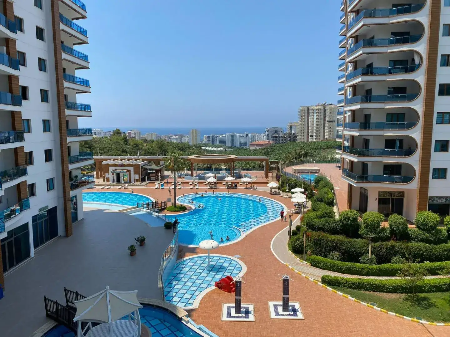 APARTMENTS FOR SALE IN A LUXURY FULL FACILITY COMPLEX - MAHMUTLAR 