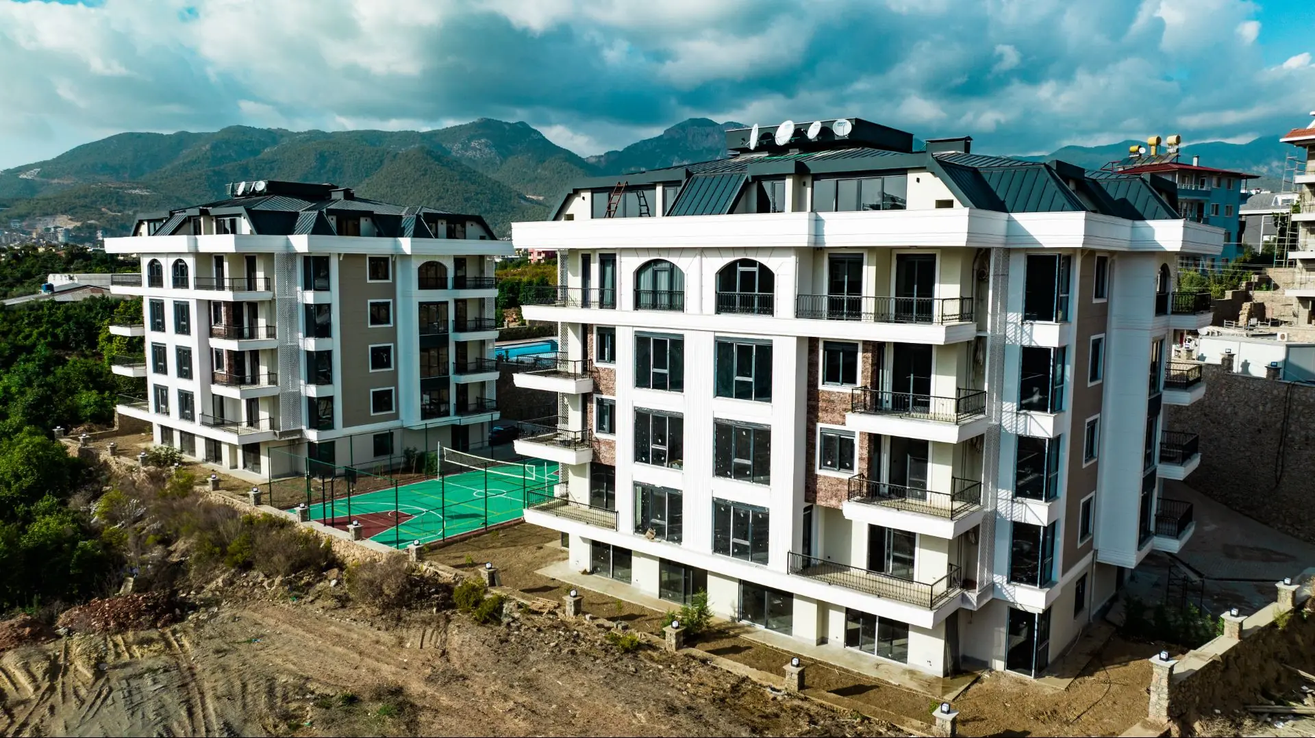LUXURY FULL ACTIVITY PROJECT FOR SALE IN OBA 