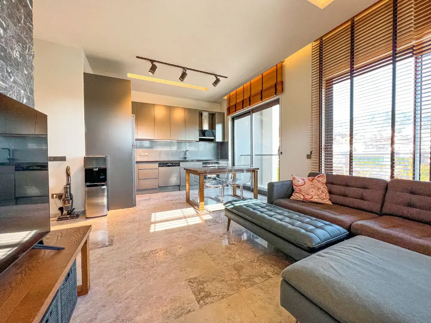 FULLY FURNİSHED APARTMENT FOR SALE İN CLEOPATRA-ALANYA
