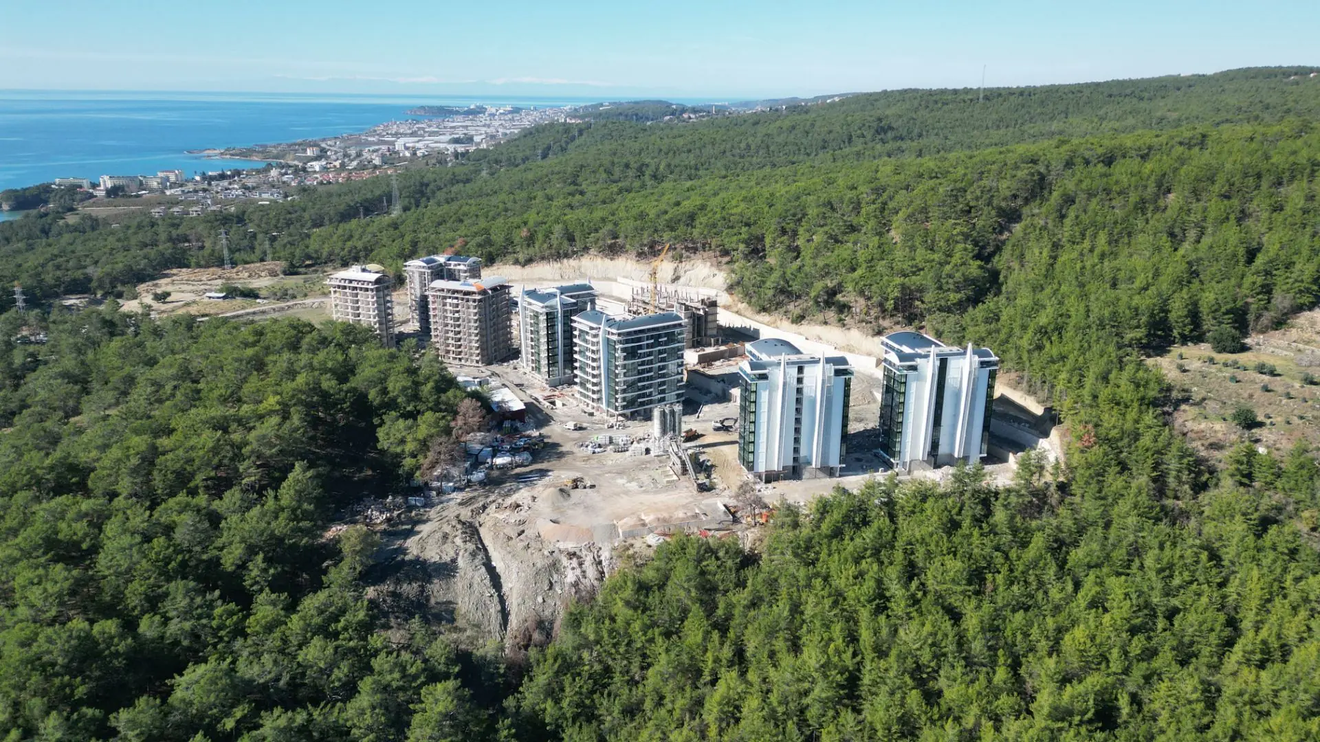 LARGE PROJECT WITH 5* HOTEL INFRASTRUCTURE IN ALANYA AVSALLAR DISTRICT