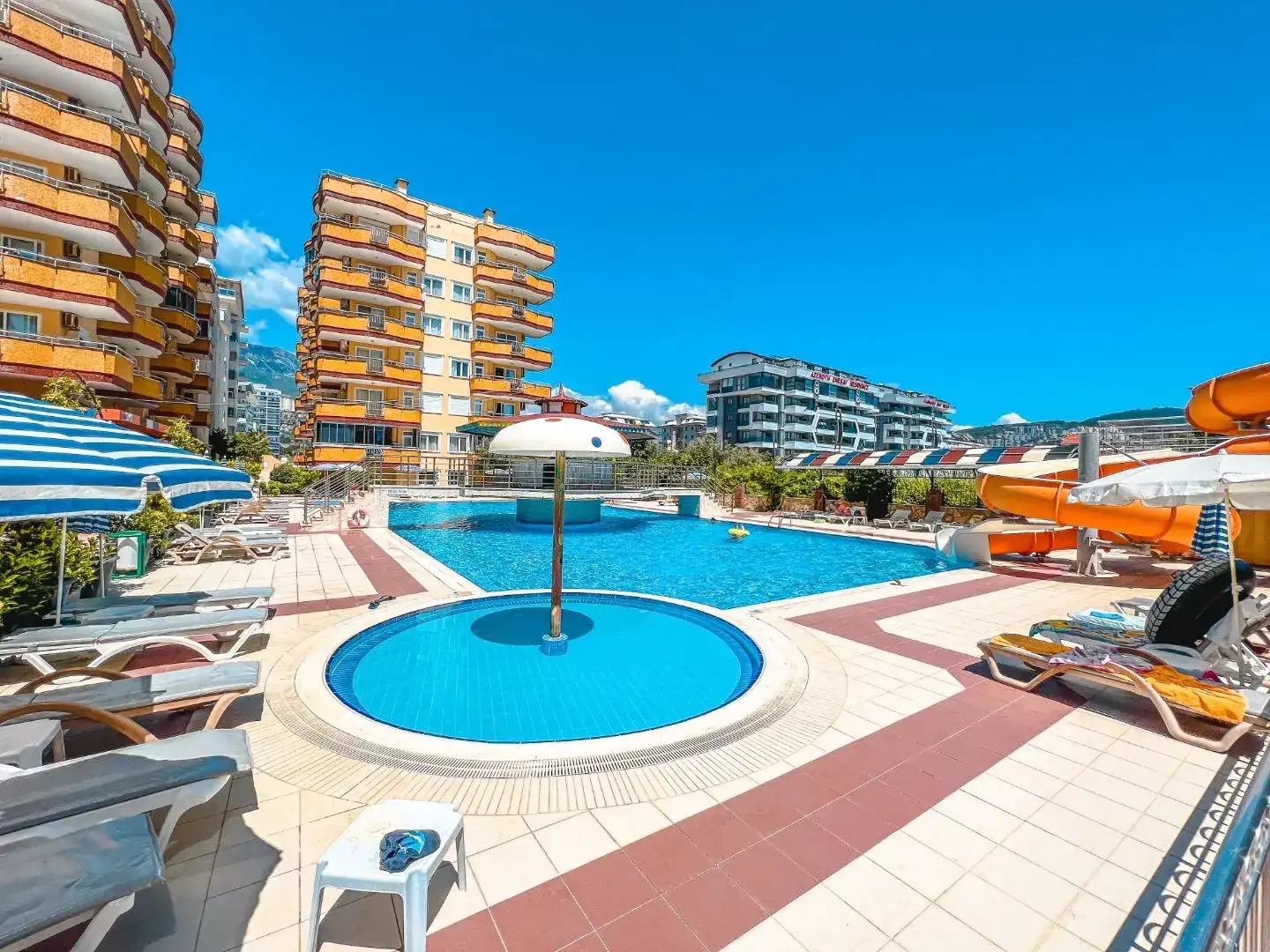 APARTMENT FOR SALE 50 METERS FROM THE SEA