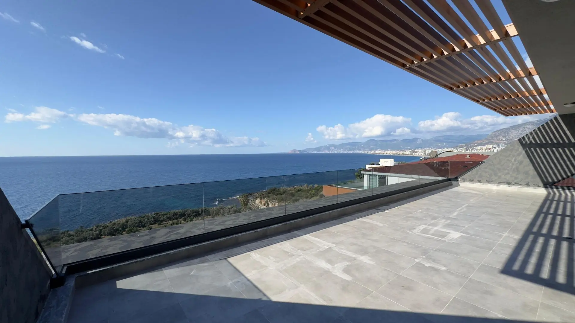 2+1 APARTMENT WITH VIEW FOR SALE IN A LUXURY COMPLEX IN KARGICAK