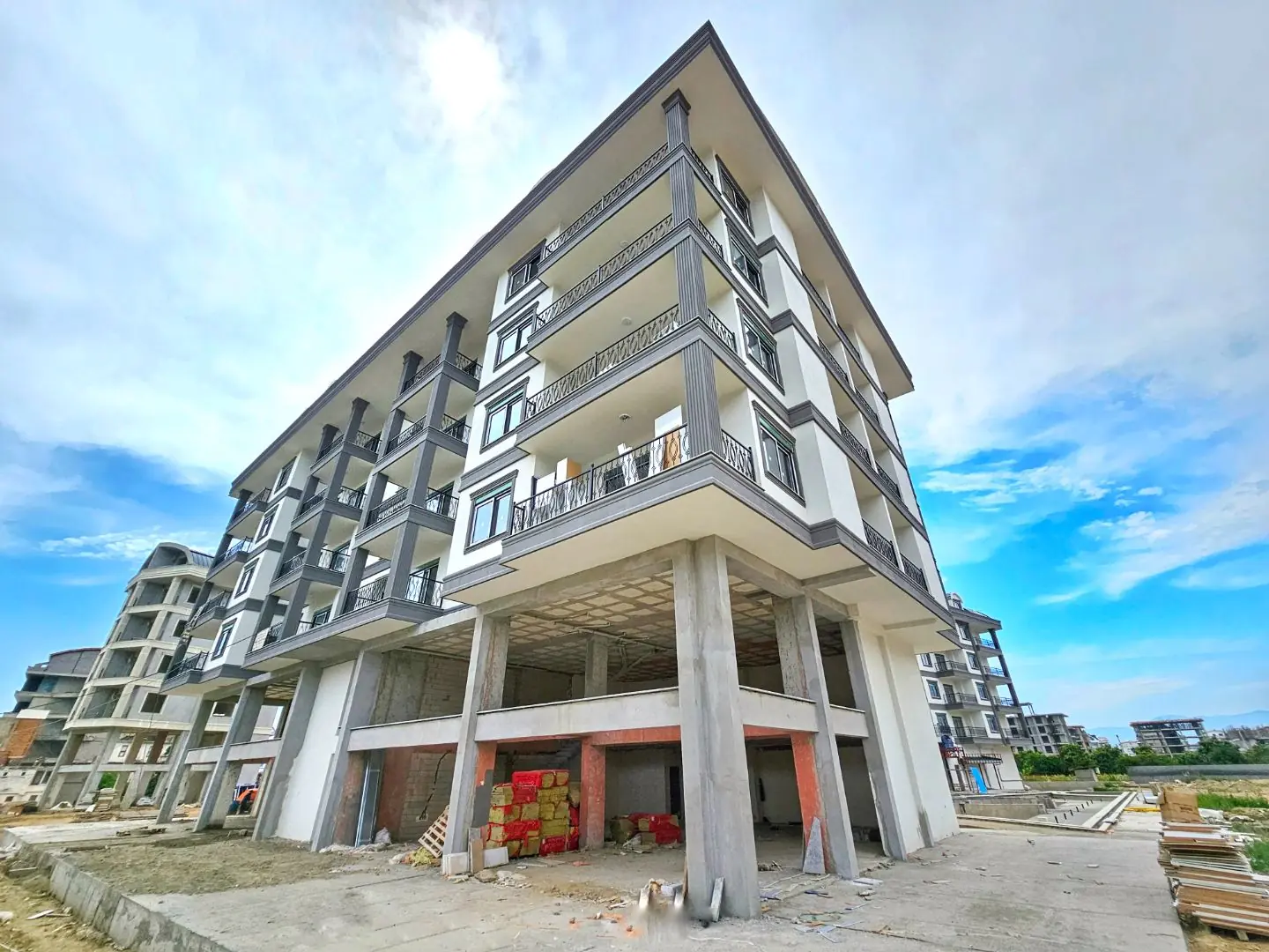 FINISHED APARTMENTS FROM THE DEVELOPER IN ALANYA KARGICAK 300M. TO SEA