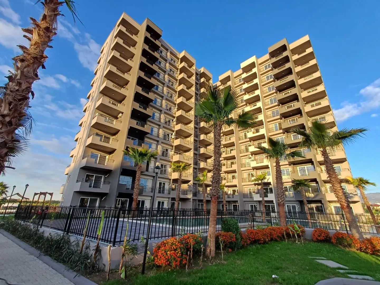 NEW PROJECT IN MERSIN ONLY 300M TO THE SEA 