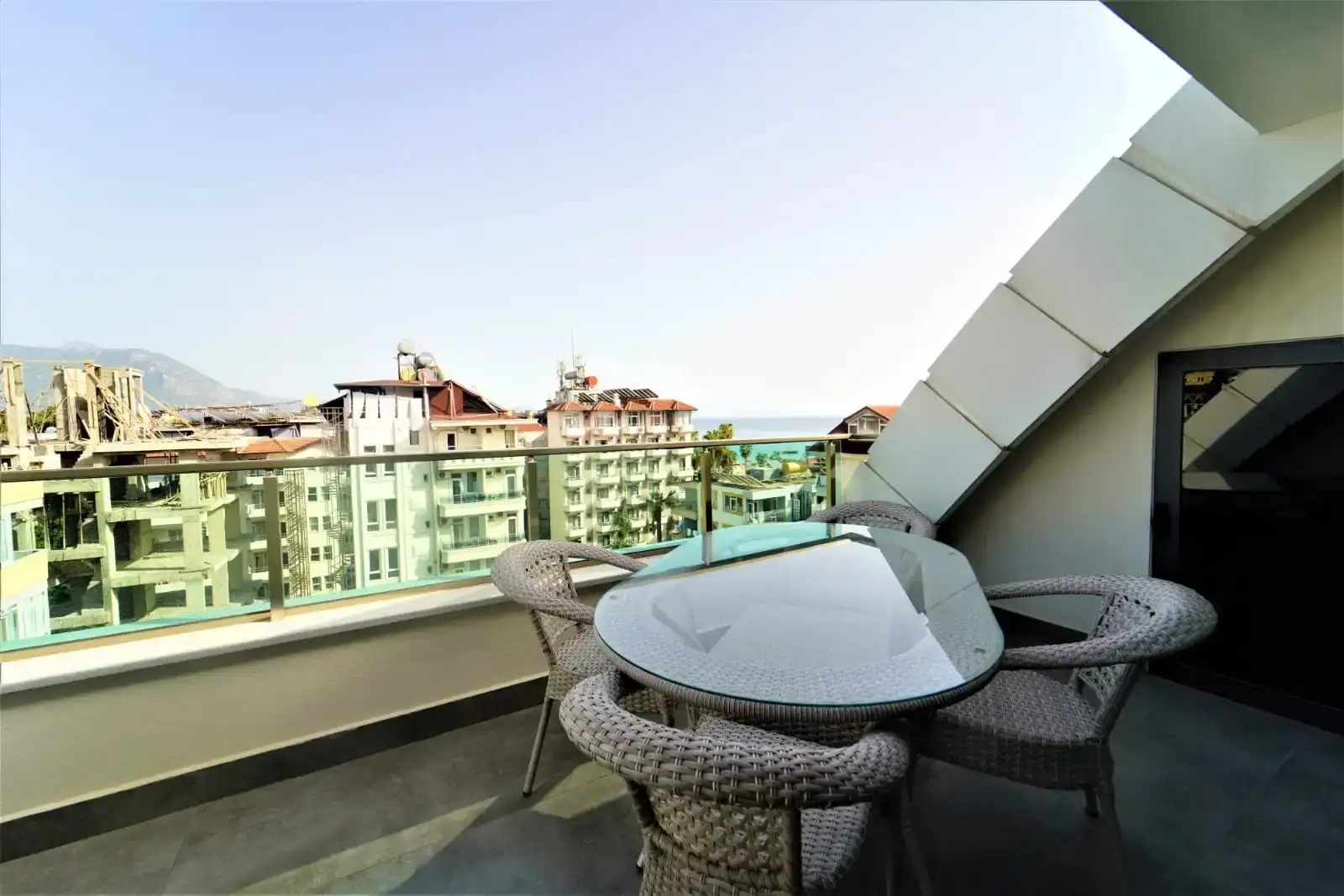 DPX APARTMENT WITH 2 BEDROOMS IN ALANYA CENTER JUST 200M. FROM THE SEA