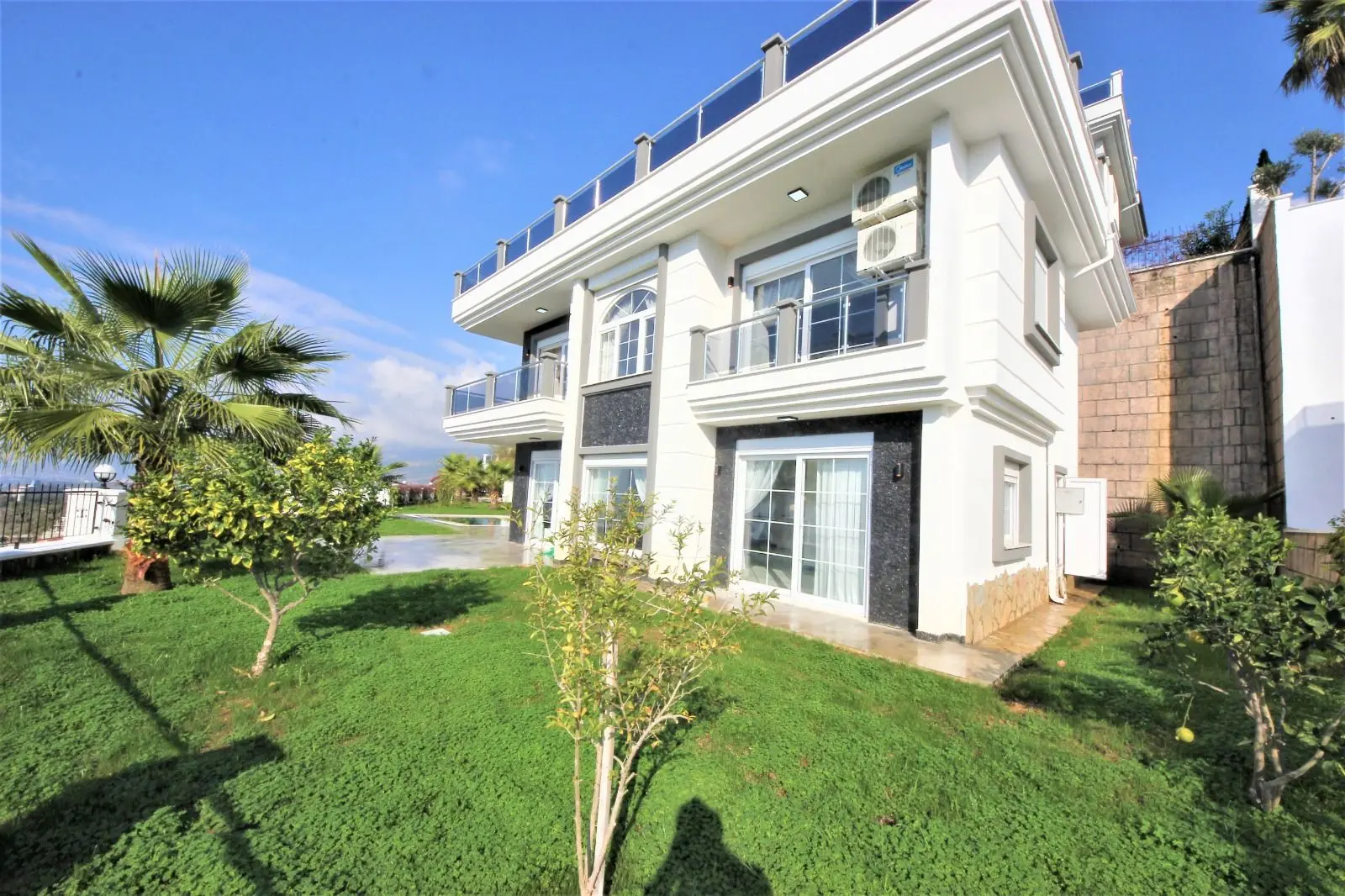 3+1 DETACHED VILLA WITH CASTLE AND SEA VIEW FOR SALEİN ALANYA KARGICAK