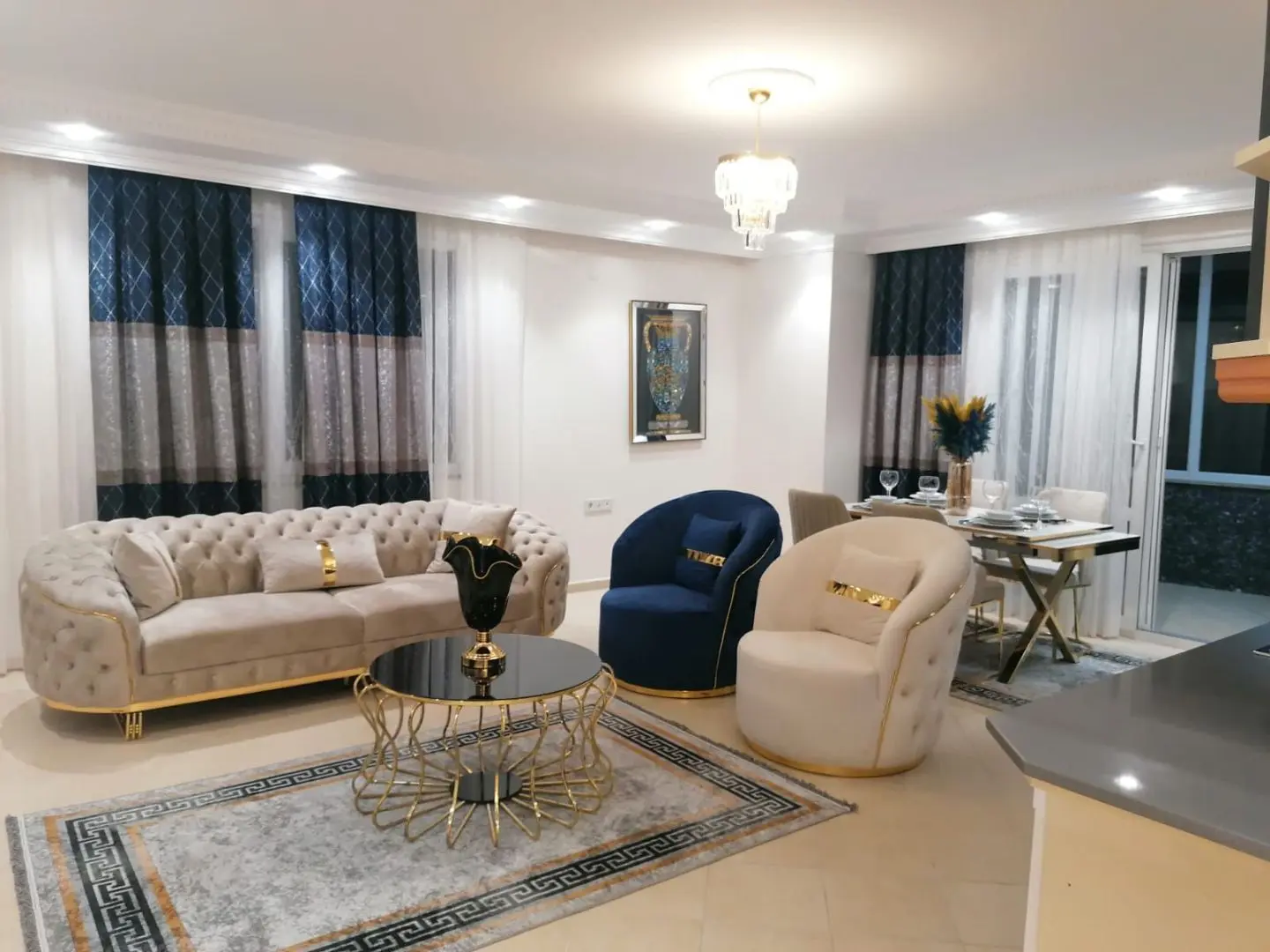 2+1 FURNISHED FLAT NEAR THE SHOPPING CENTER FOR SALE IN MAHMUTLAR