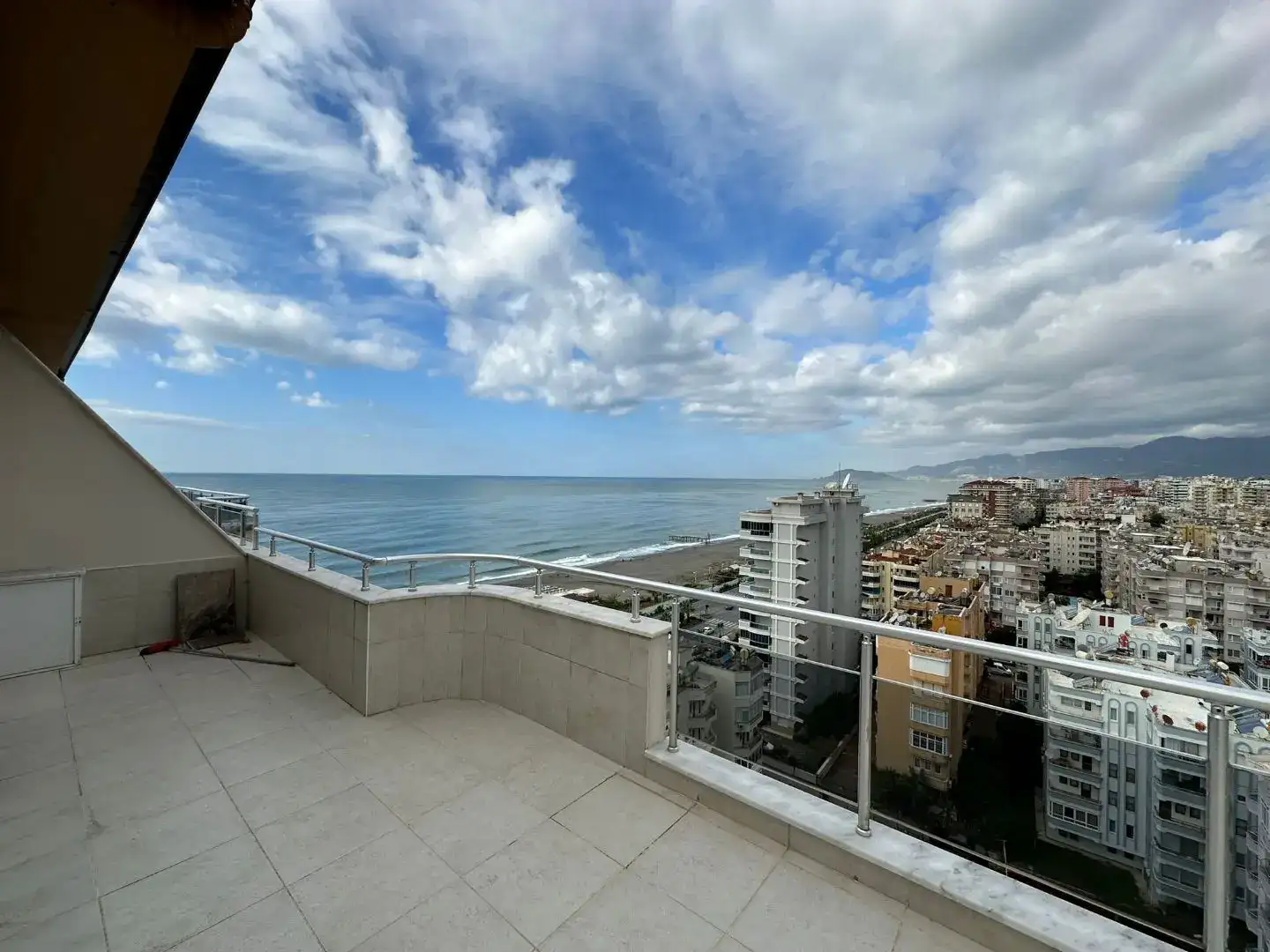 APARTMENT FOR SALE 100 METERS FORM THE SEA