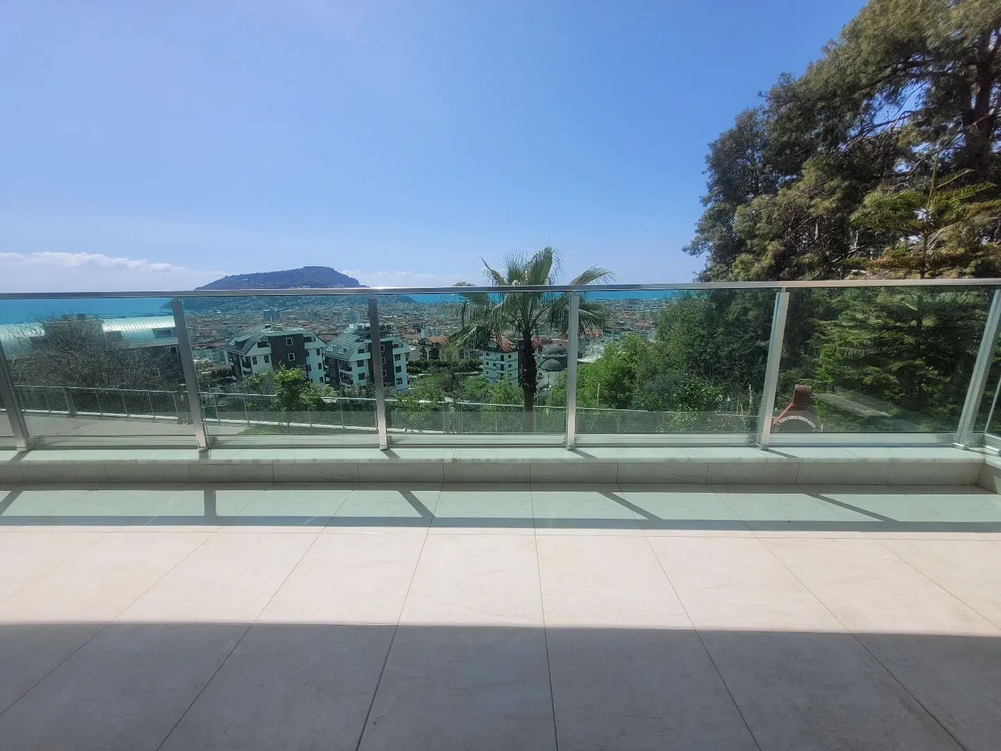 FİVE-ROOM APARTMENT FOR SALE İN BEKTAŞ AREA WİTH SEA AND CİTY VİEW