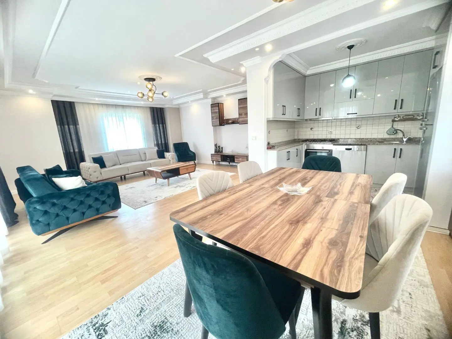 SPACIOUS 4+2 DUPLEKS JUST 200M FROM THE SEA IN THE CENTER OF ALANYA
