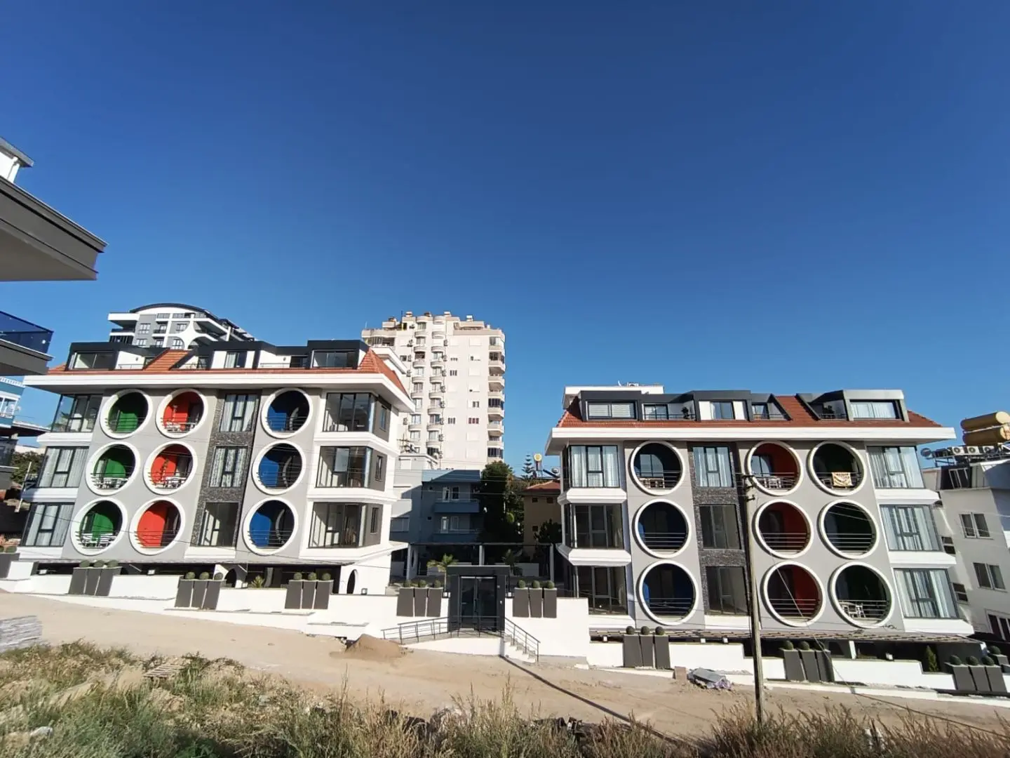 1+1 NEWLLY BUİLT APARTMENT FOR SALE İN THE BEST LOCATİON OF MAHMUTLAR