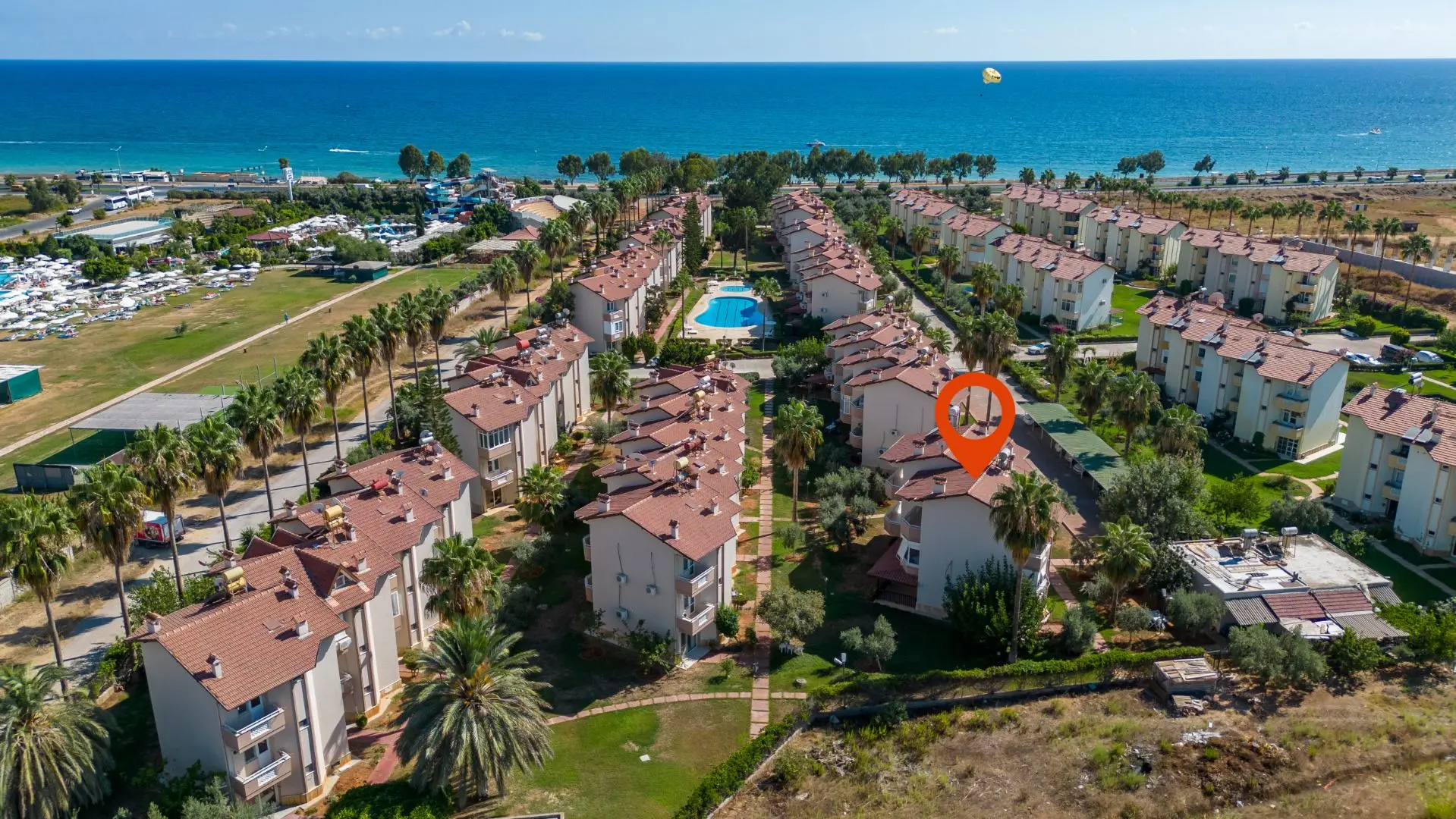 3+1 VILLA WITH AN AREA OF 240M2 JUST 150M FROM THE SEA IN PAYALLAR