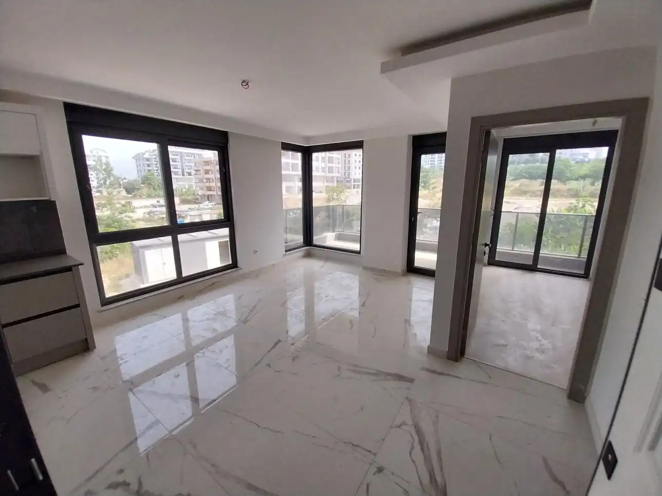 UNFURNISHED 1+1 APARTMENT IN A NEW COMPLEX IN MAHMUTLAR-ALANYA