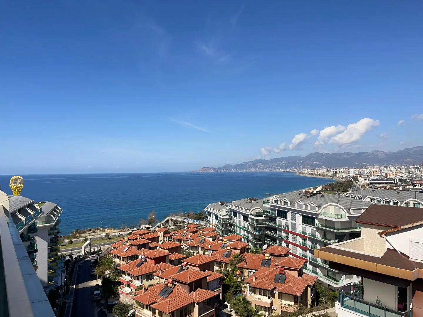 FRONT BEACH LINE 3+1 DUPLEX IN A NEW PREMIUM COMPLEX IN KARGICAK 