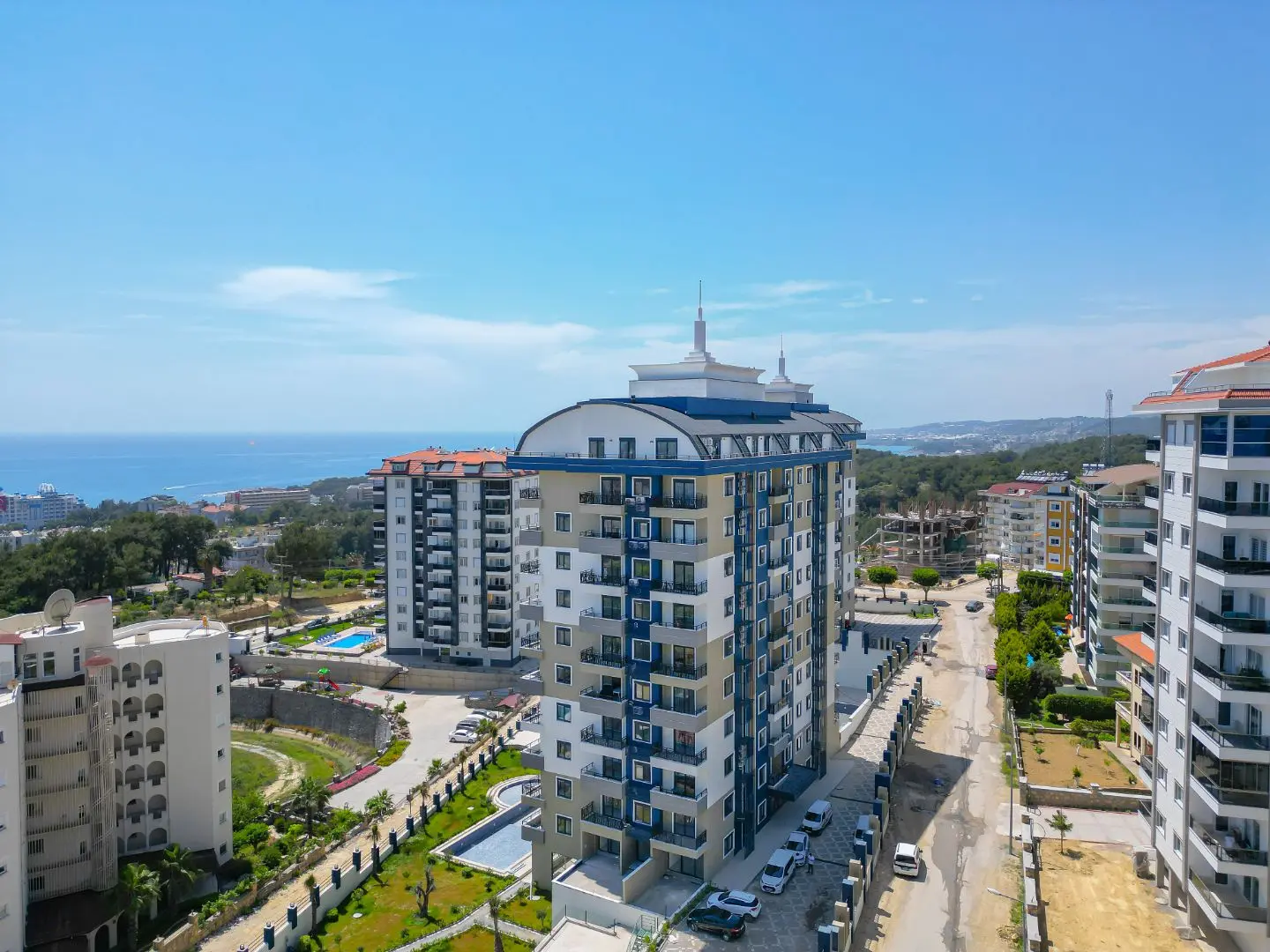 FURNISHED APARTMENT 1+1 IN A NEW COMPLEX ALANYA, AVSALLAR