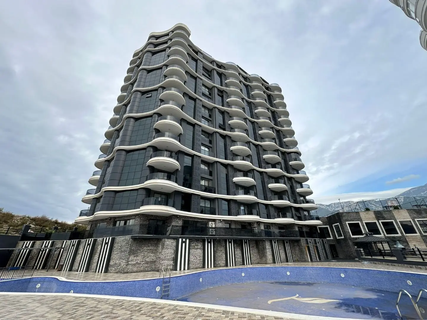 2+1 WITH FULL ACTIVITIES AND LUXURY FURNISHED IN MAHMUTLAR ALANYA