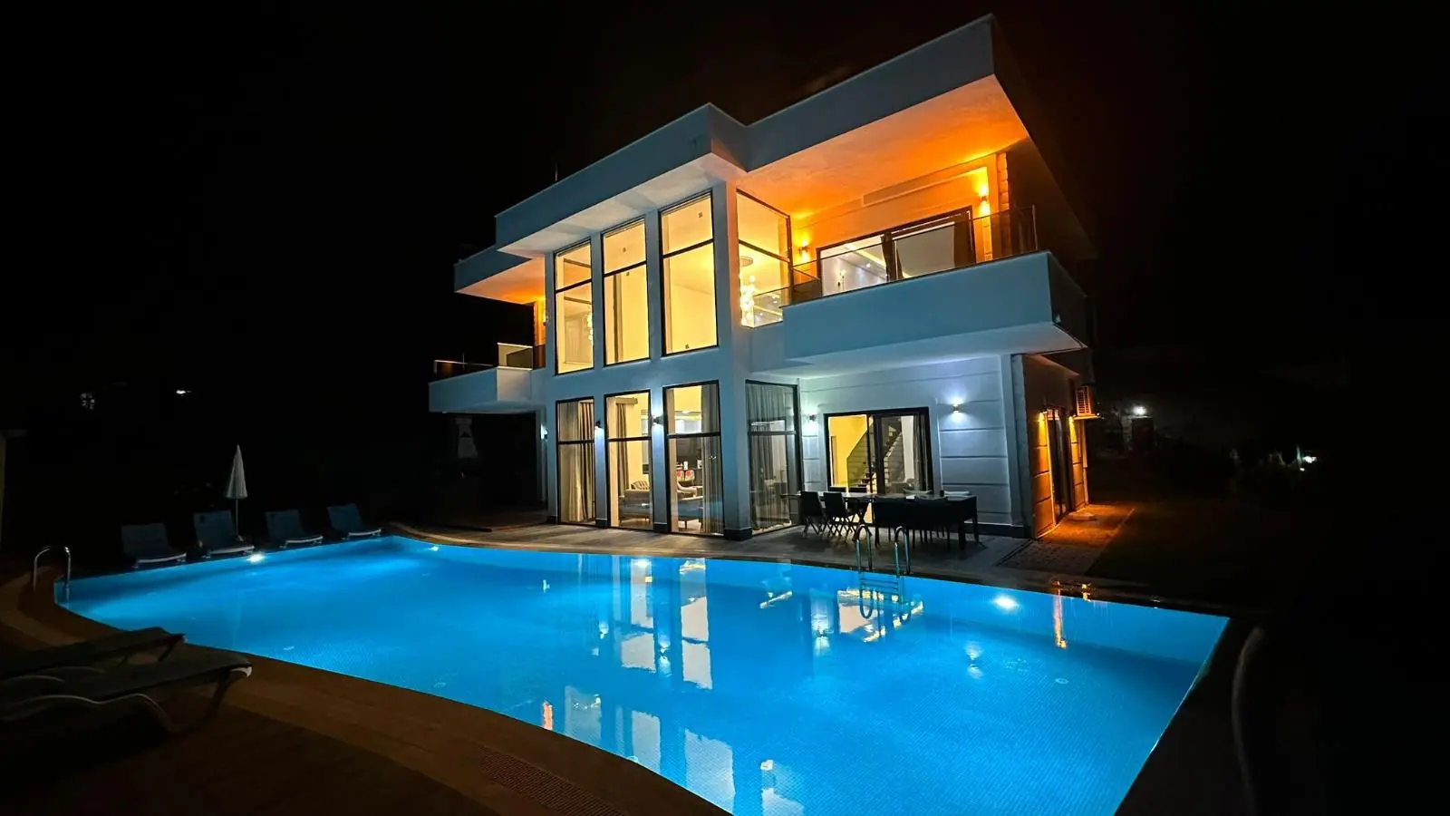 LUXURY 6+1 VILLA FOR SALE IN ALANYA