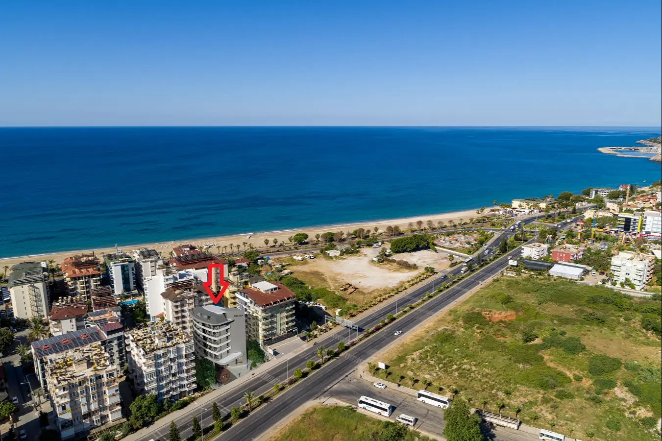 WHITE FURNISHED 1+1 APARTMENT FOR SALE NEAR ALANYA CENTER