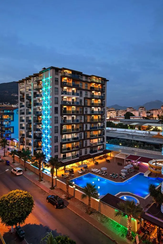 FURNISHED 1+1 APARTMENT IN A LUXURY COMPLEX IN THE CENTER OF ALANYA