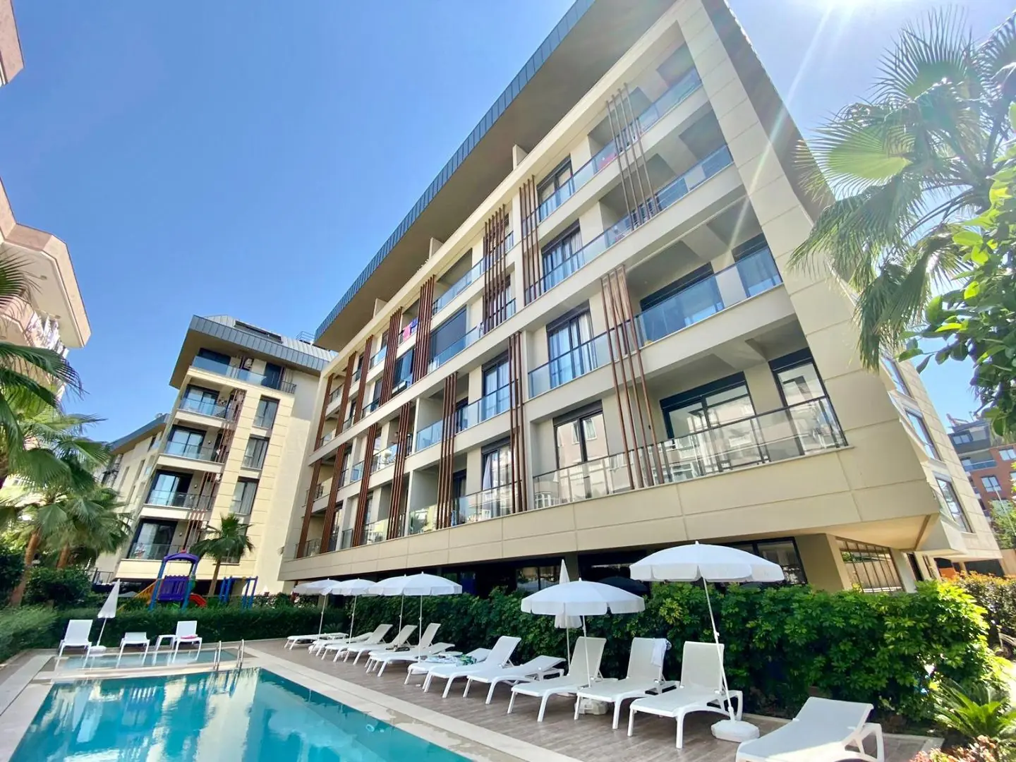 1+1FURNISHED APARTMENT 100 METERS FROM THE SEA IN THE CENTER OF ALANYA
