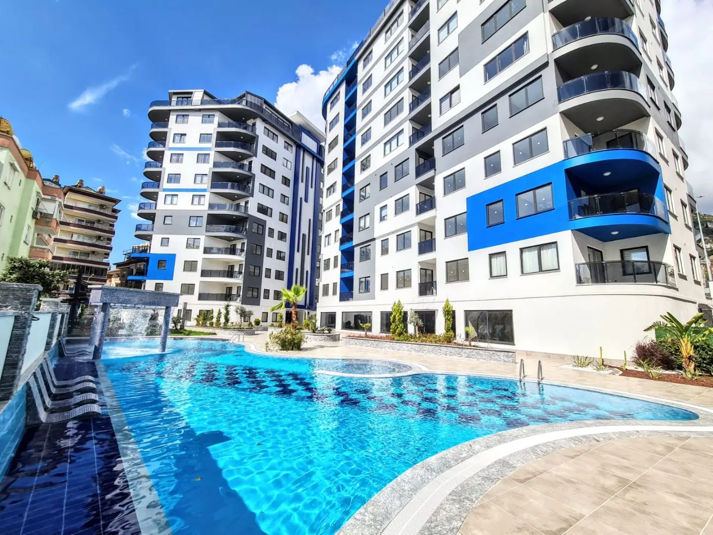  FURNISHED 2 + 1 APARTMENT IN A FULLY ACTIVE COMPLEX IN THE CENTER