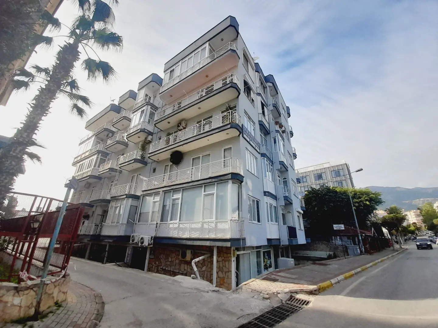 SEPARATE KITCHEN 2+1 APARTMENT 100 METERS FROM THE SEA IN THE CENTER 