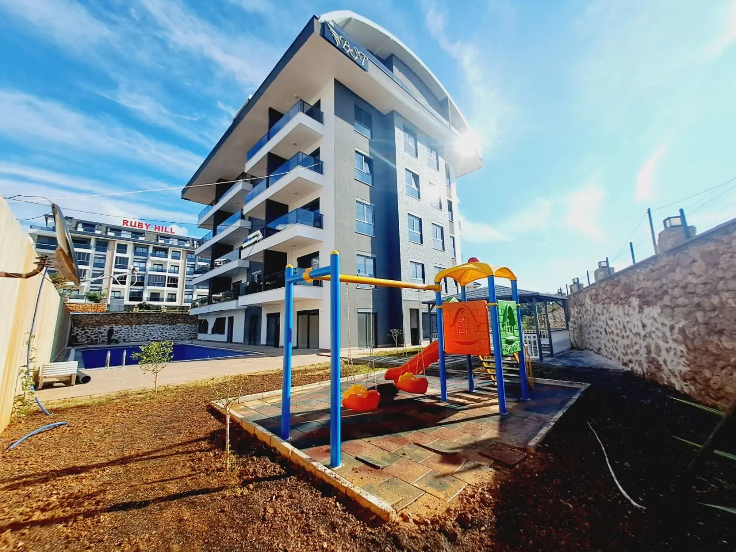 1+1 APARTMENT FOR SALE IN ACTIVE COMPLEX IN OBA REGION