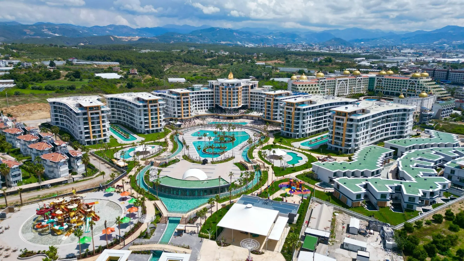 Spacious 1+1 Flat in a Fully Equipped Luxury Complex – Türkler
