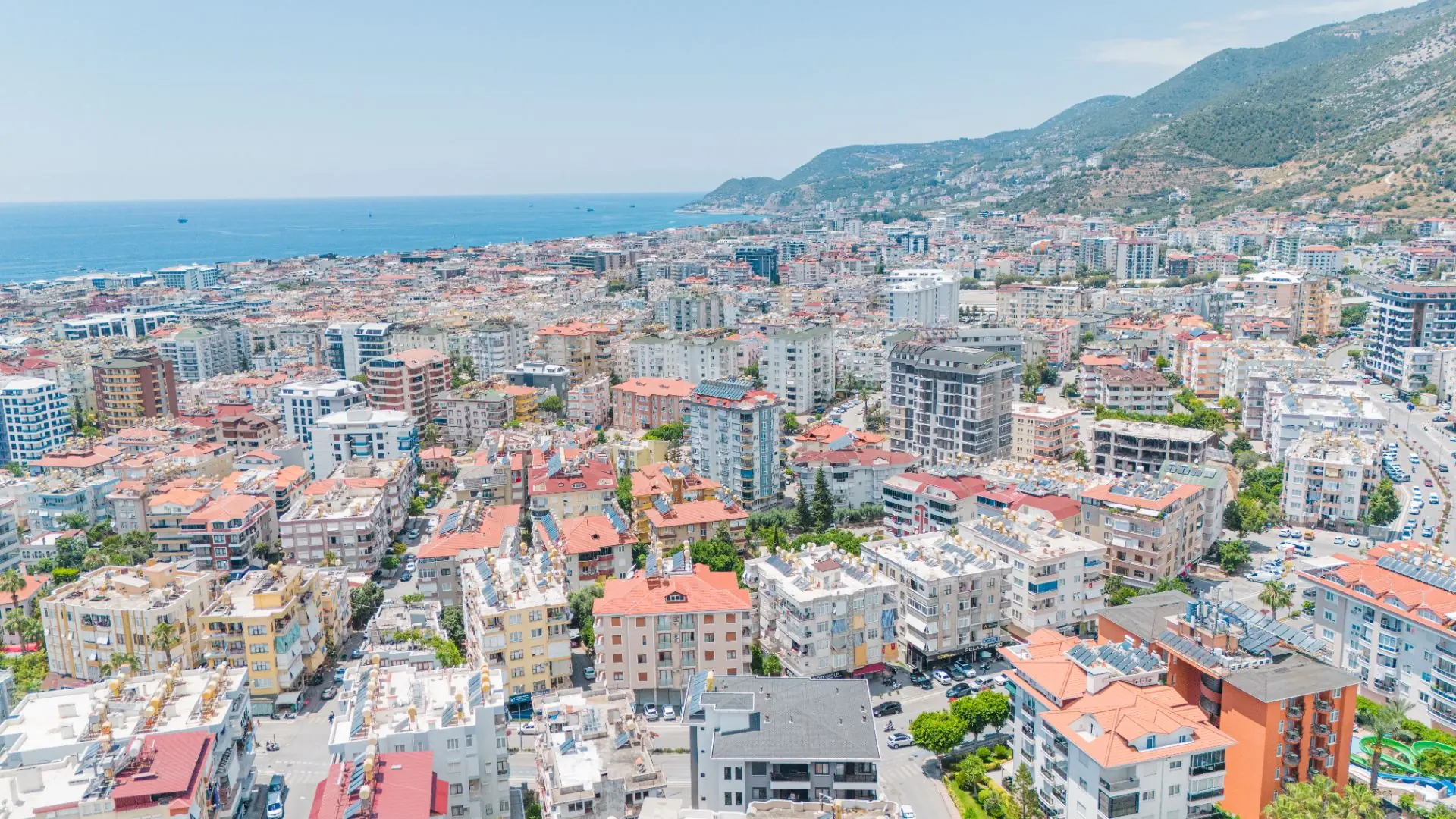 Furnished 1+1 Apartment with Stylish Furniture in the Center of Alanya
