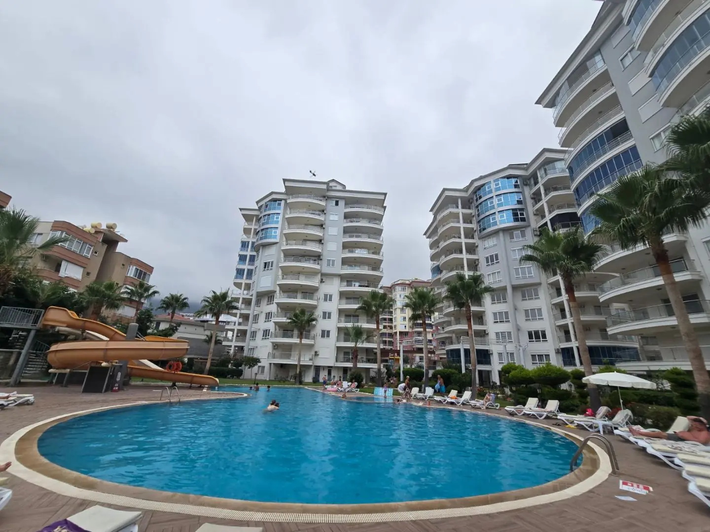 2+1 Spacious Flat in a Fully Equipped Site in the CİKCİLLİ Area