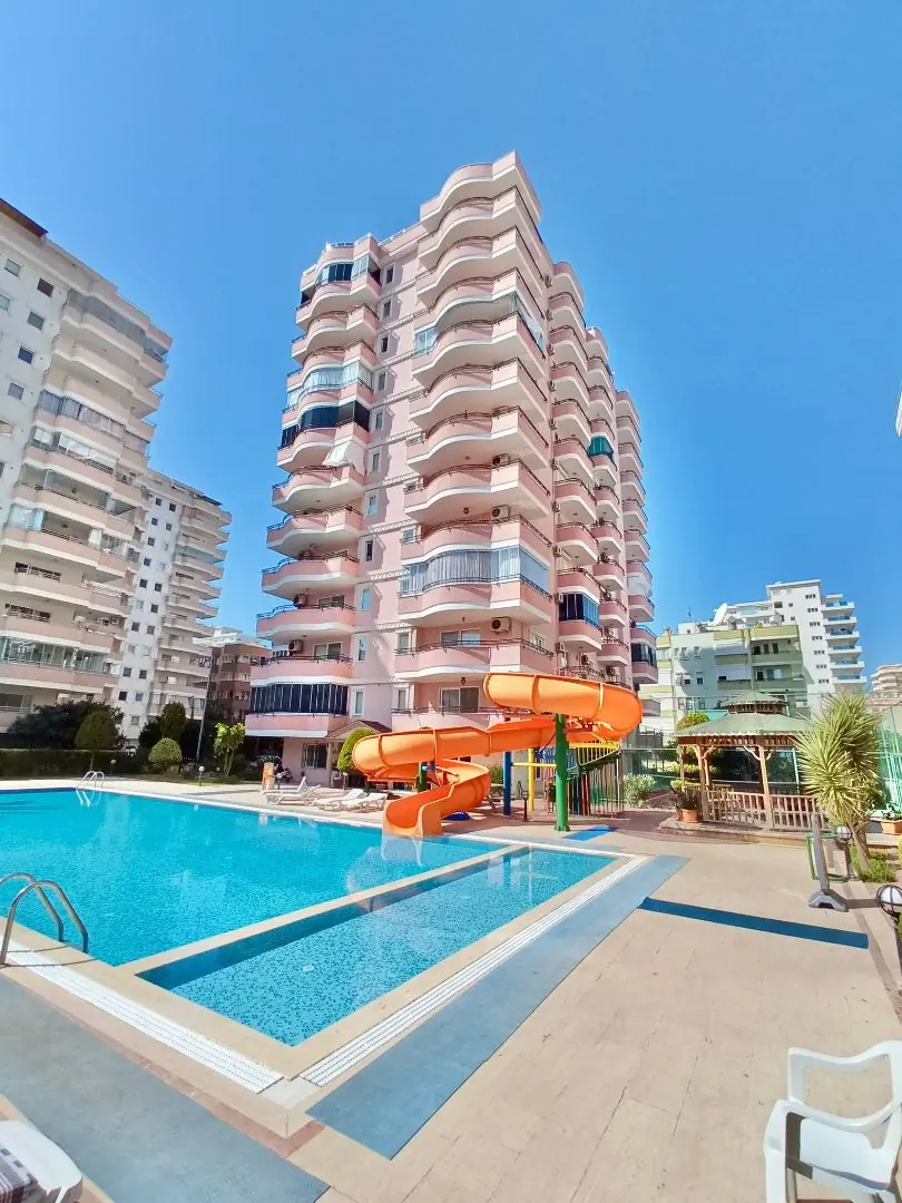 Spacious 2+1 Apartment in an Active Site in Mahmutlar