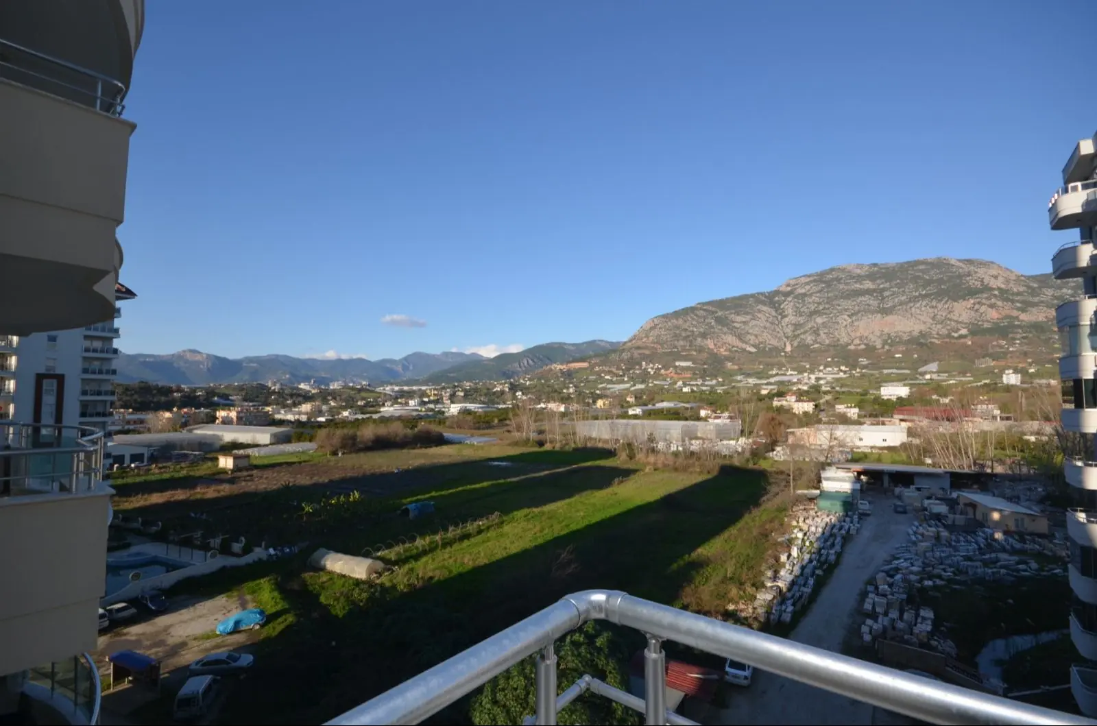 Spacious 2+1 with Nature and City Views in Mahmutlar