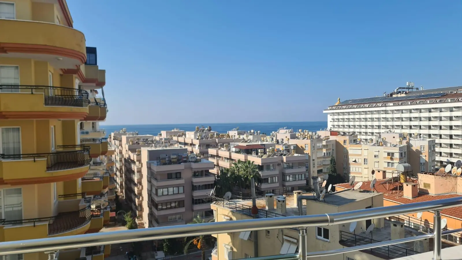 Furnished 2+1 Flat with Sea and City Views in Mahmutlar