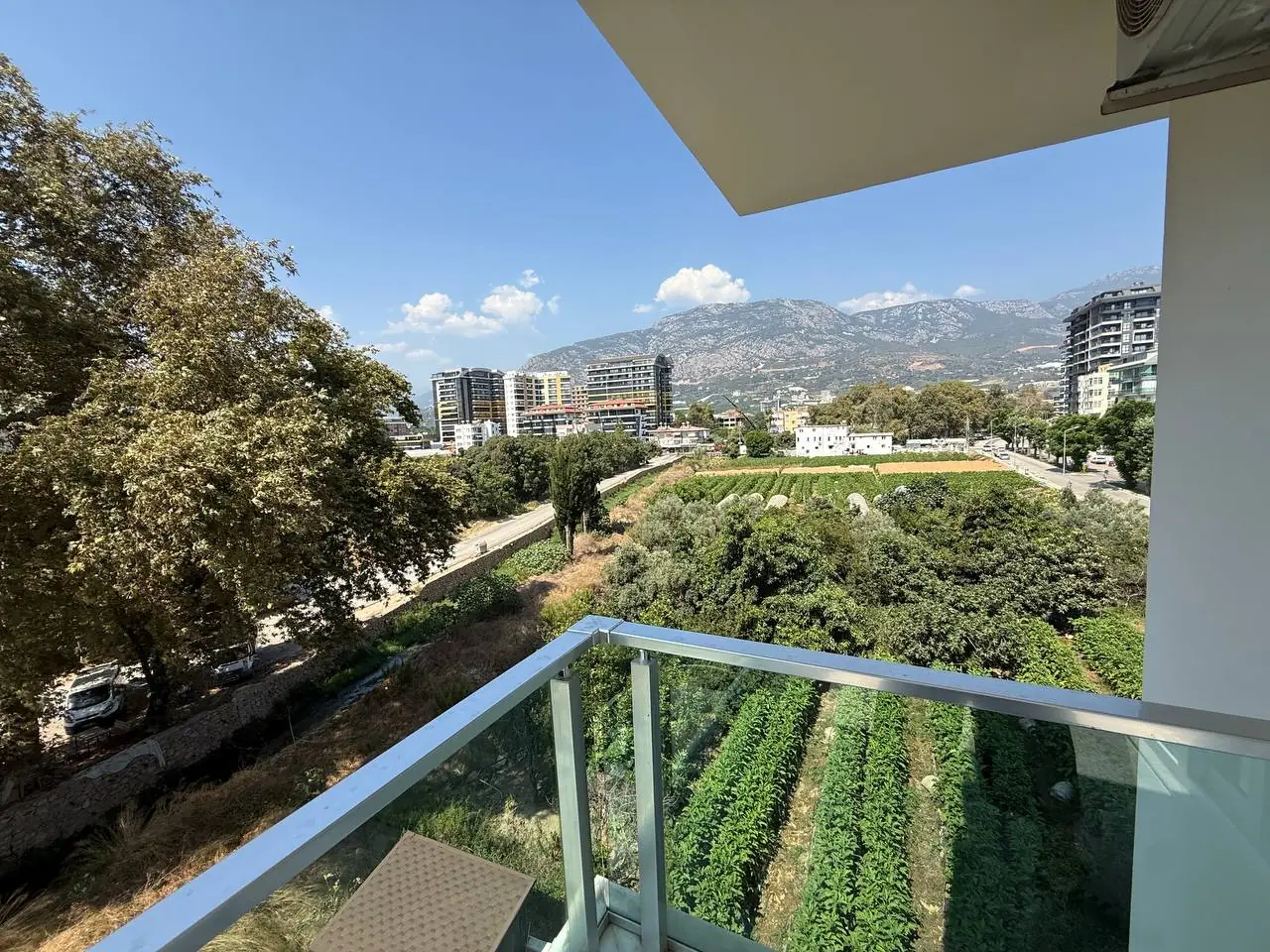 1+1 Apartment with Mountain View in Mahmutlar Area