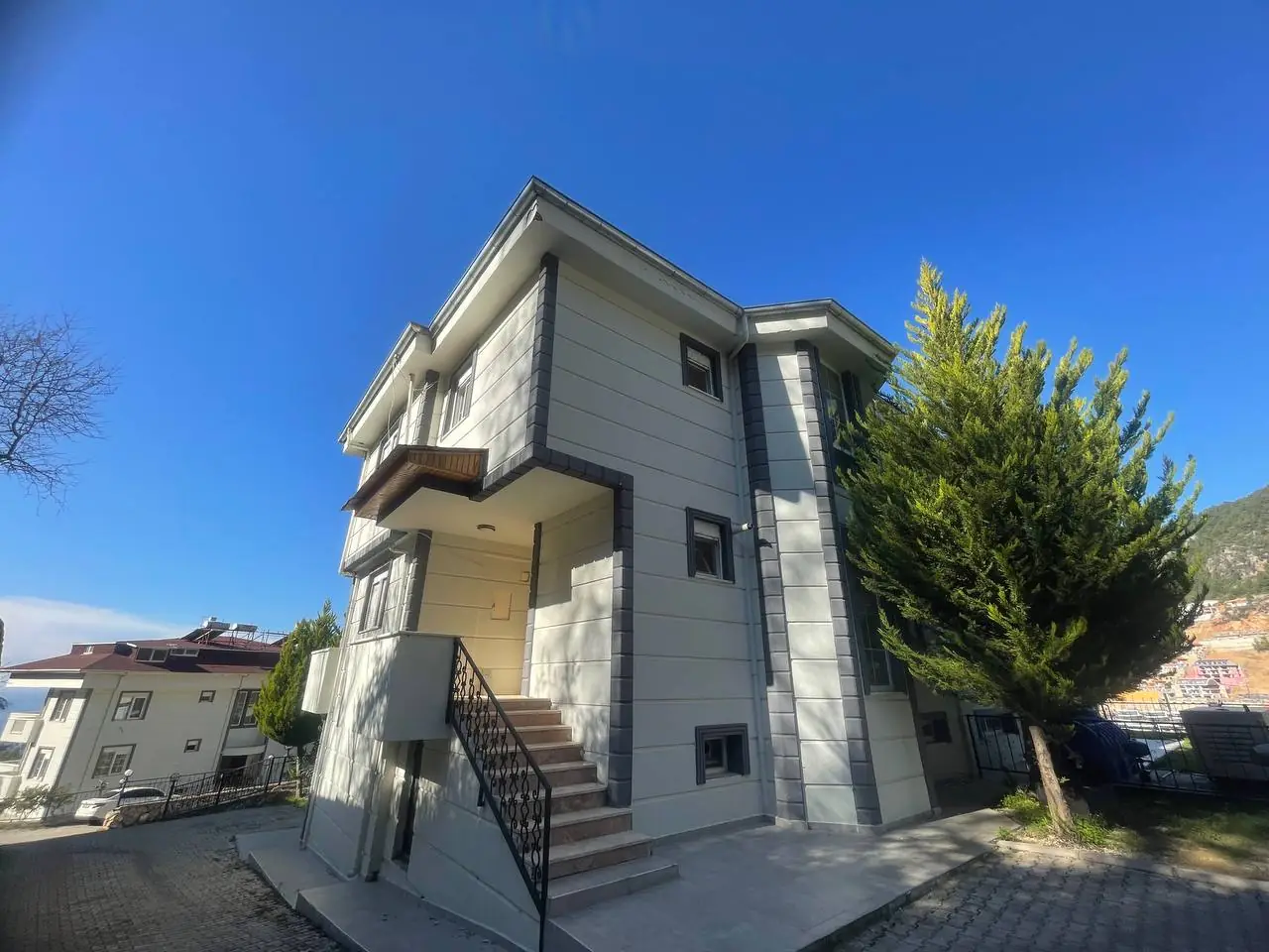 4+2 Triplex Villa Suitable for Residence in the Bektaş Area