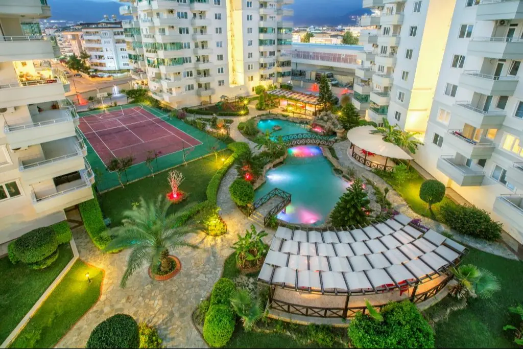 4+1 Flat with Sea and Castle Views in Tosmur, Suitable for Residence